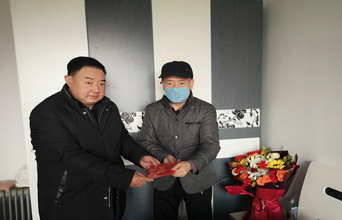 迎新春  送温暖  荣耀体育网页版春节慰问离休老党员、老干部