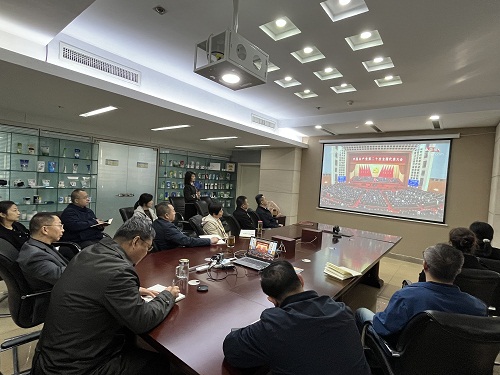 荣耀体育网页版 各级干部职工收看党的二十大开幕会